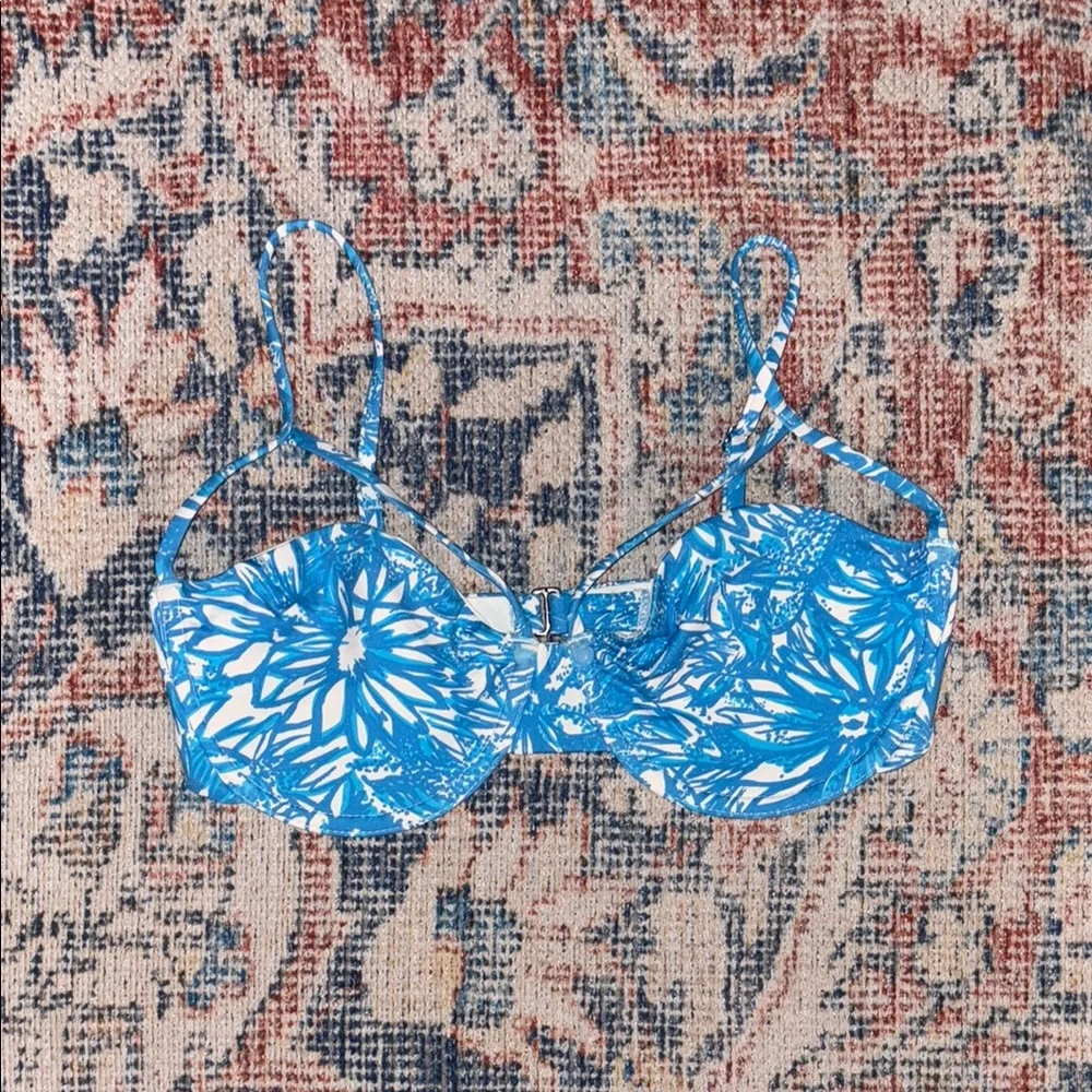 Frankies Bikinis Hazel Underwire Bikini Top in Iris Floral SZ M EUC